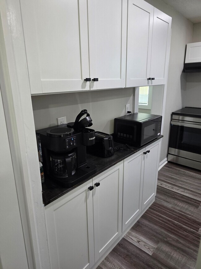 Building Photo - 128 Forest St