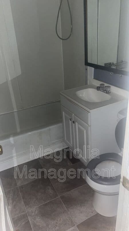 Building Photo - 413 Rollins Ave