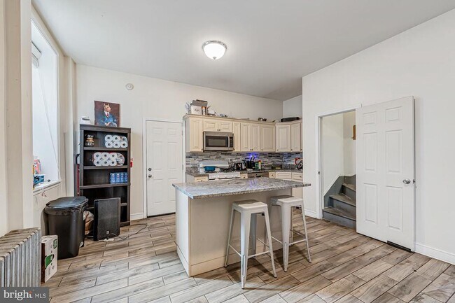 Building Photo - 4011 Pine St