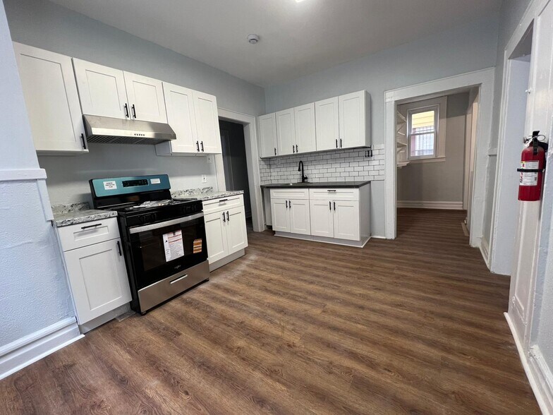 Building Photo - 55 Schley St