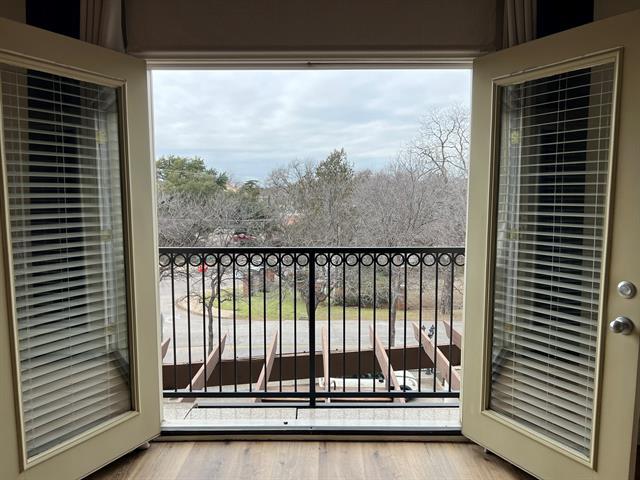 Building Photo - 3102 Kings Rd