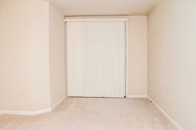 Building Photo - 705 Walker Square