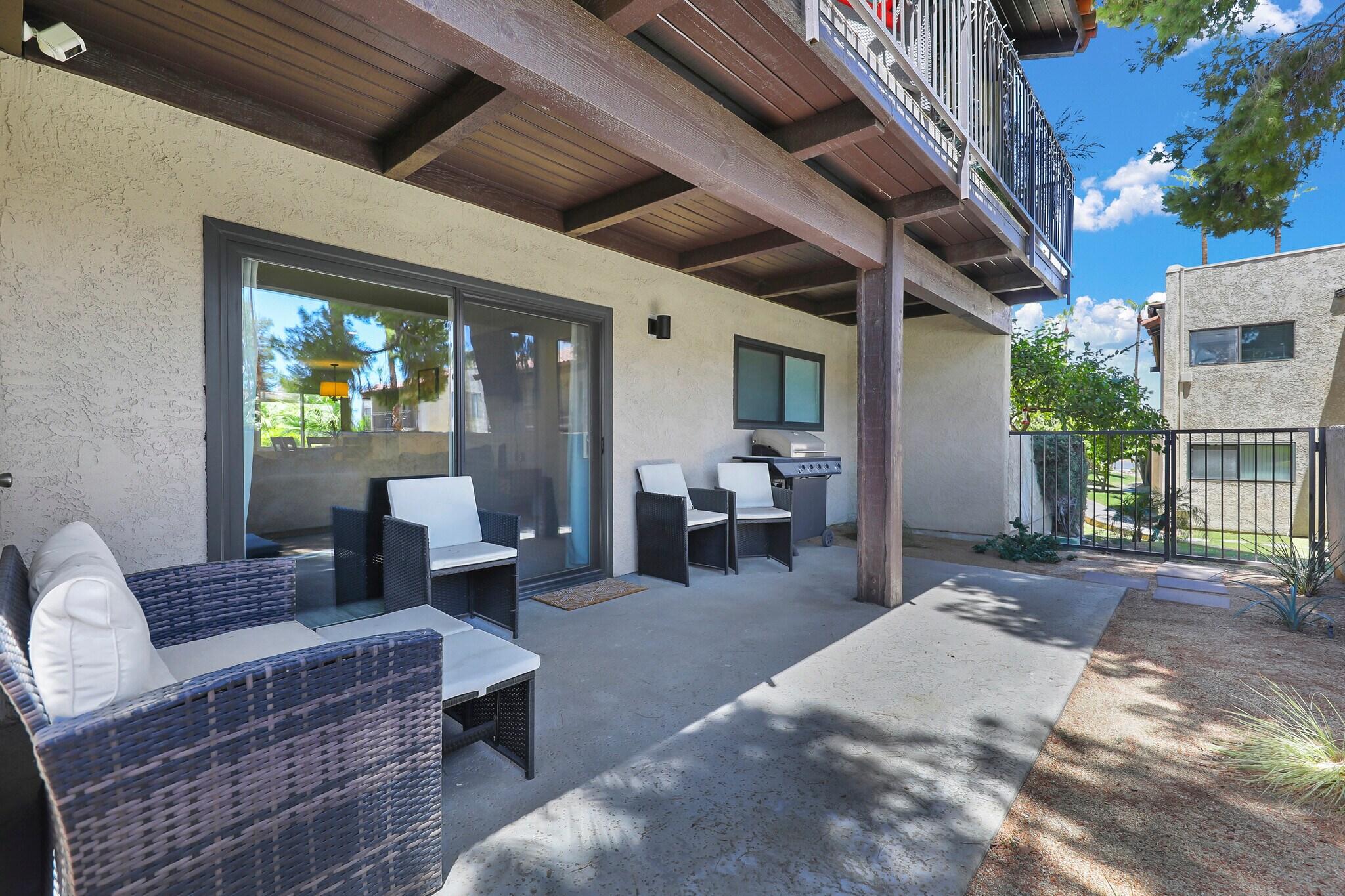 Building Photo - 2170 S Palm Canyon Dr