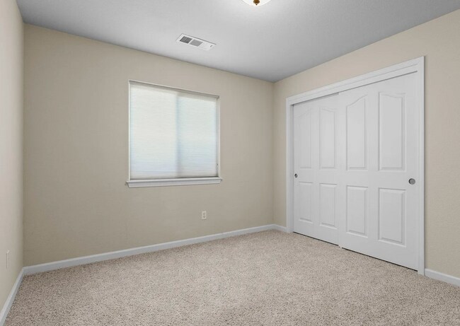 Building Photo - 3-bedroom, 2-bathroom home located in the ...