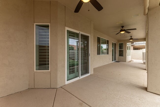 Building Photo - Long term rental in Oakwood with private pool