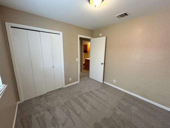 Building Photo - 305 N Heatherwilde Blvd