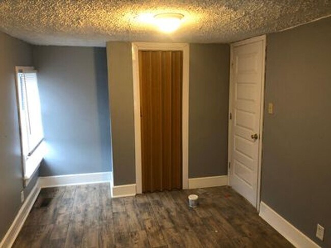 Building Photo - 3 bedroom 2 bath house