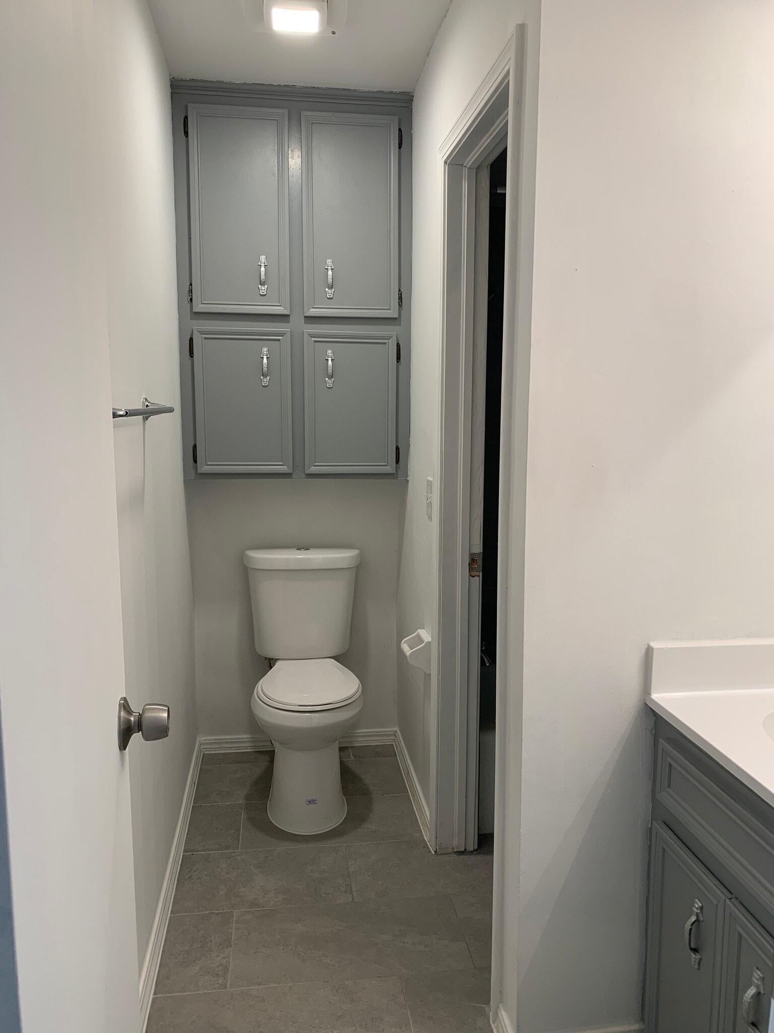 Building Photo - 902 W Edgewater St