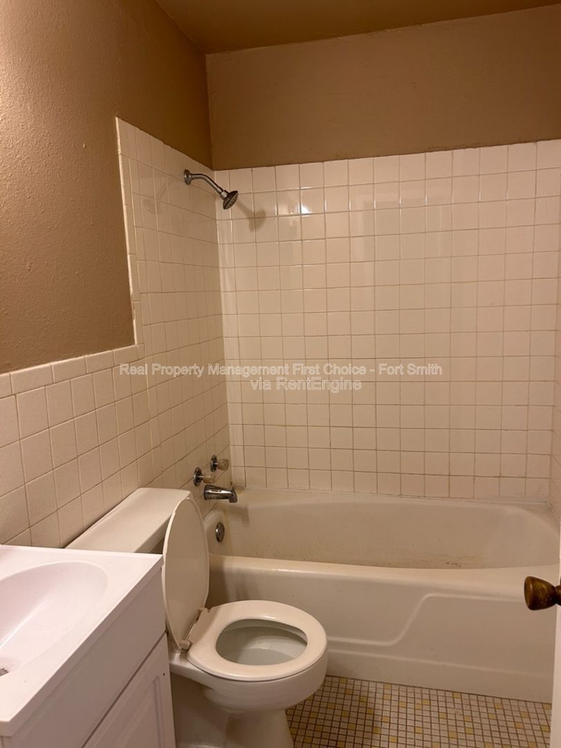 Building Photo - 2301 S V St