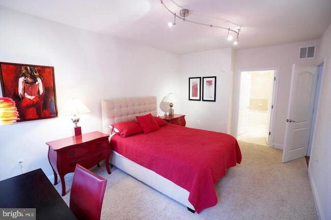 Building Photo - 1115 Cameron St