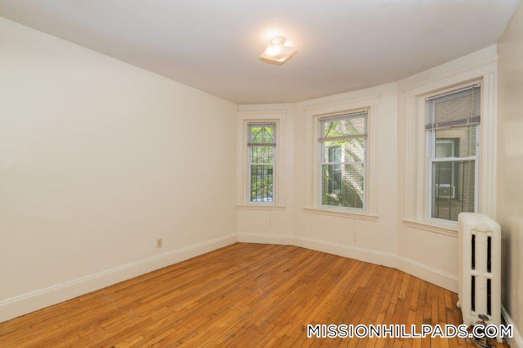 Building Photo - 49 Worthington St