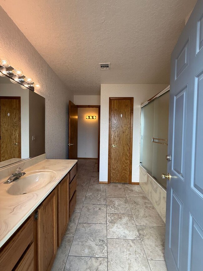 Building Photo - Available now - Unfurnished - Long Term