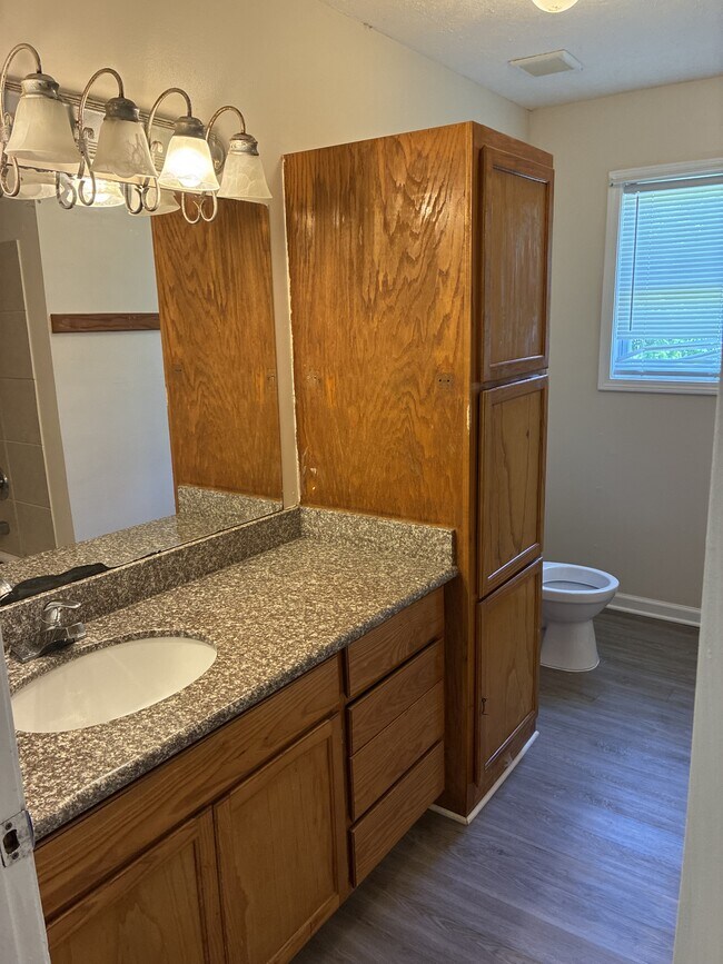 Building Photo - 6148 W Forrest St