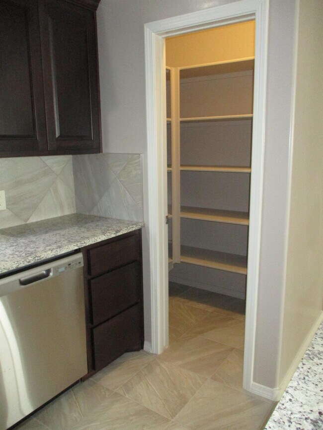 Building Photo - 8750 Sevano Cir NE