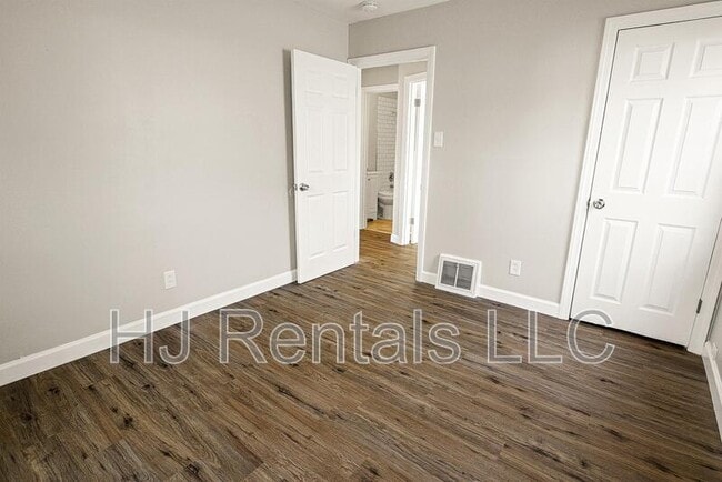 Building Photo - 1175 St Matthew Dr