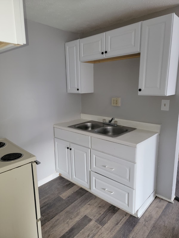 Building Photo - 13430 Euclid Ave