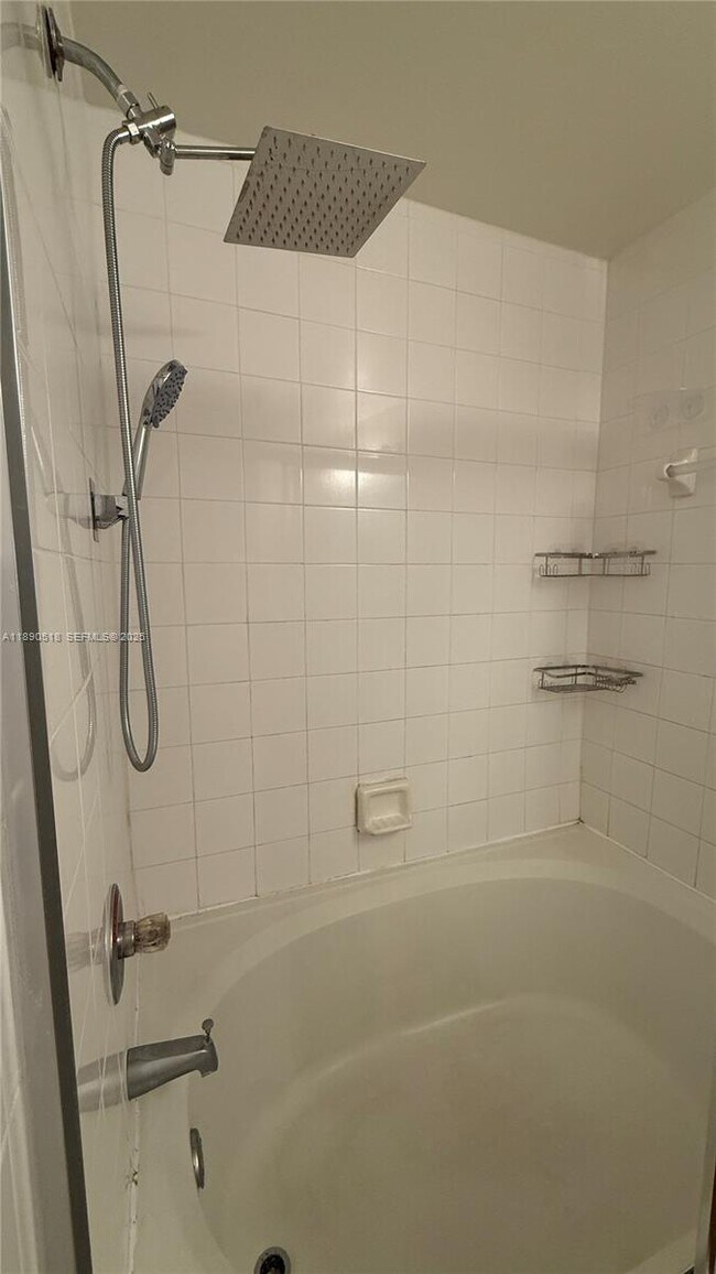 Building Photo - 2107 SE 10th Ave