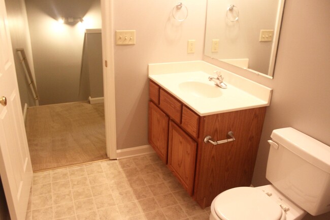 Building Photo - 2453 Mosby Ct