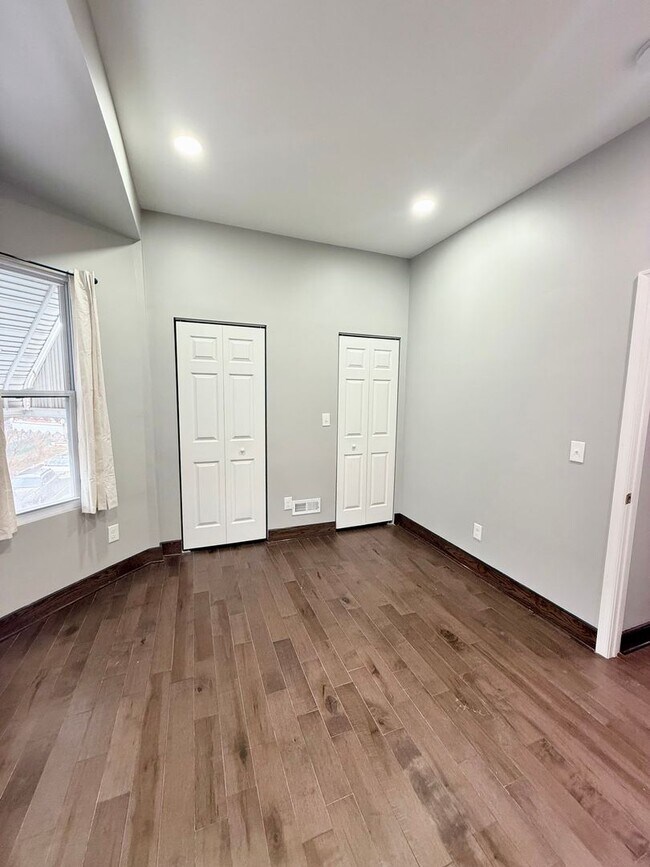 Building Photo - 3 Bed 1.5  Bath