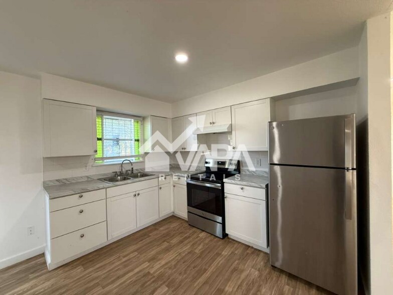 Building Photo - 9226 Nagel St