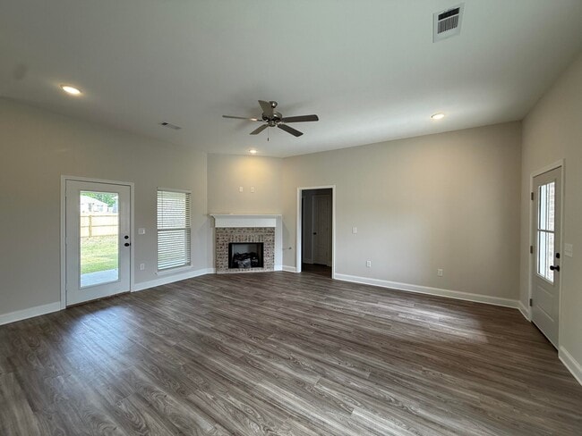 Building Photo - 132 Madisonville Dr