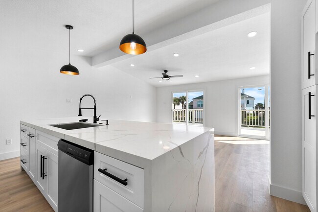 Building Photo - 13014 John Reynolds Rd