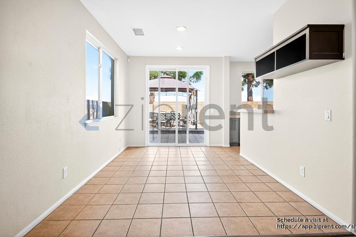 Building Photo - 38042 Grant Dr