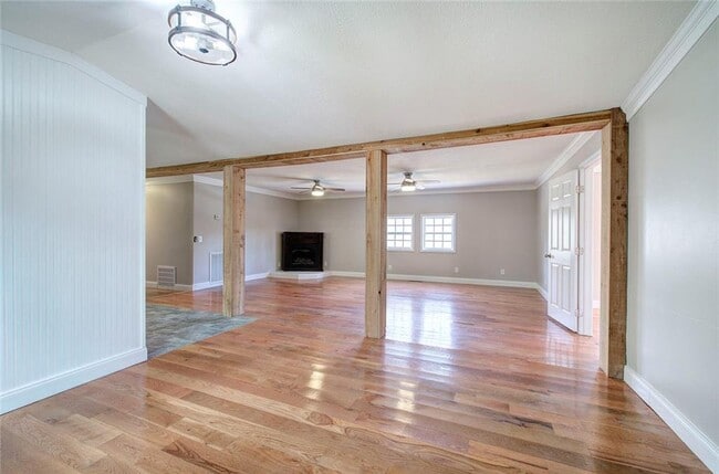 Building Photo - 838 Spring Place Rd NE