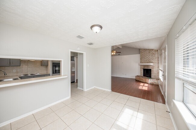 Building Photo - 6835 Castleview Ln