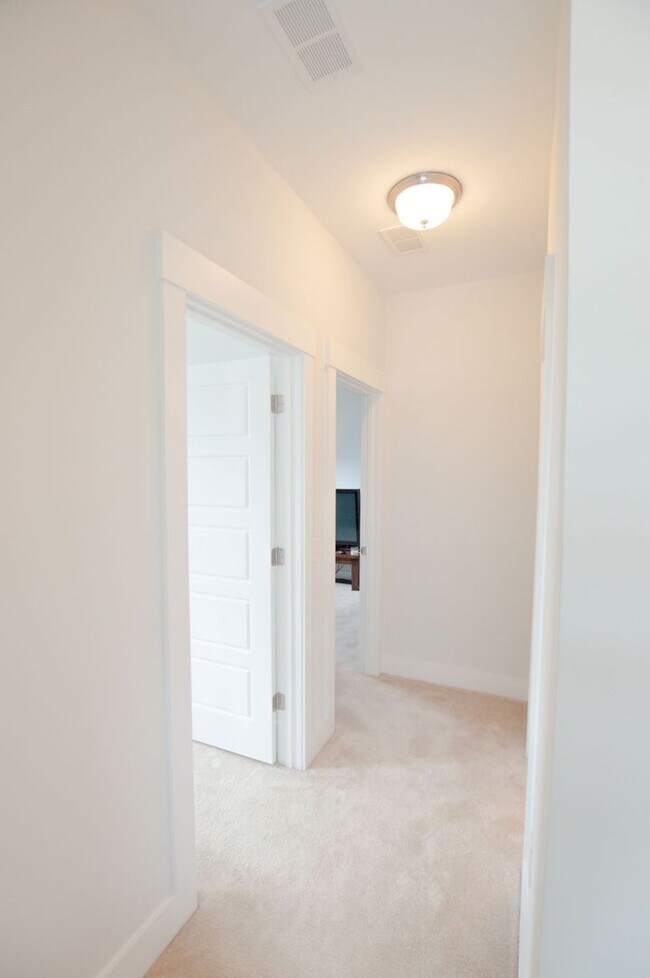 Building Photo - Charming Home in Mixson!