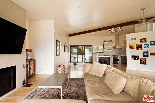 Building Photo - 303 Mavis Dr