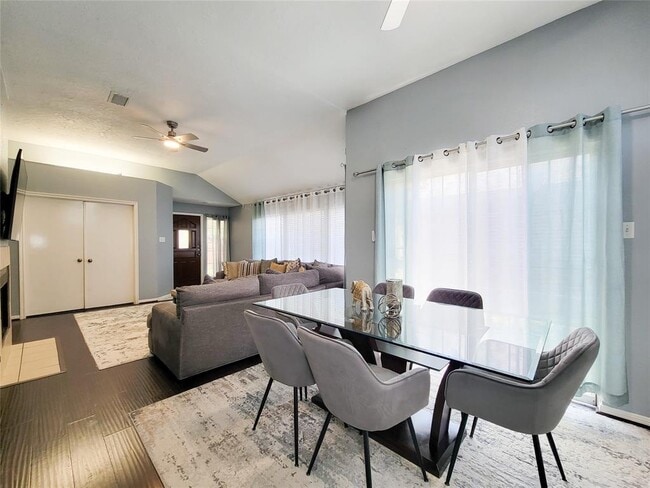 Building Photo - 7122 River Garden Dr