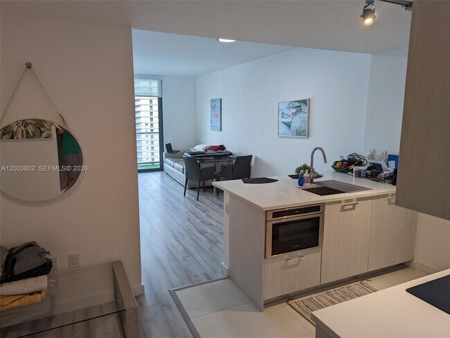 Building Photo - 501 NE 31st St