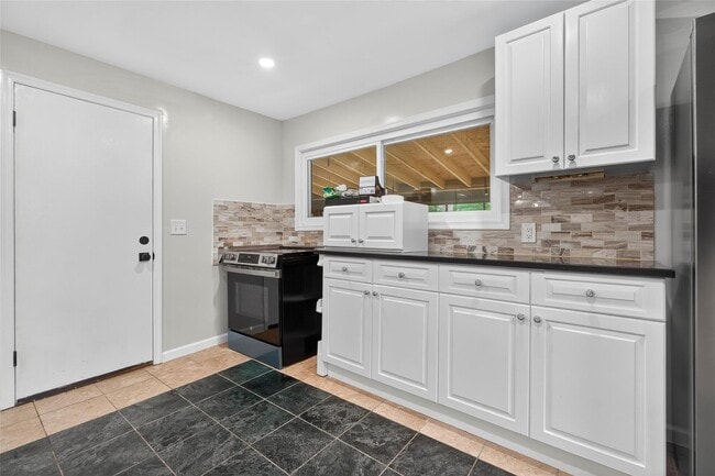 Building Photo - 52 Luxton Lake Rd