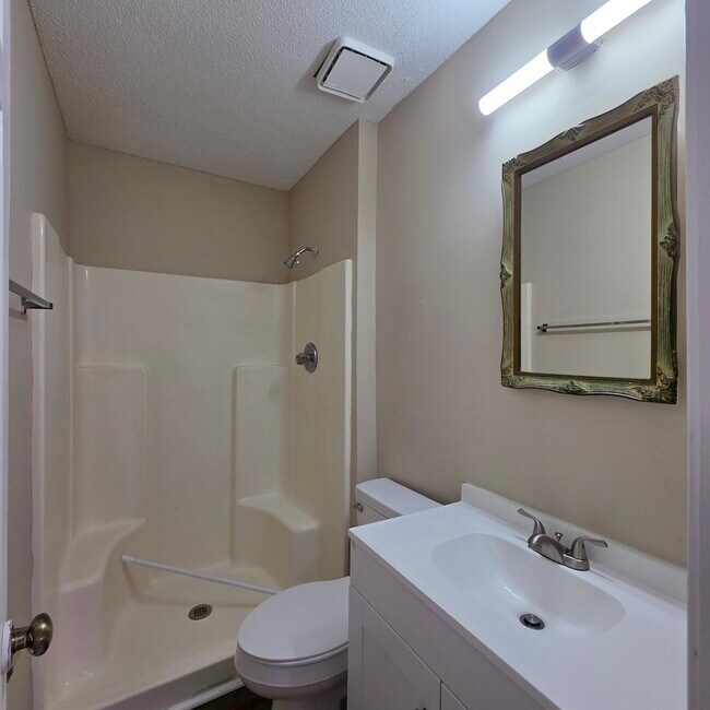 Building Photo - 1900 Buck Ln