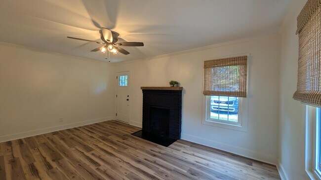 Building Photo - 126 E Wilburn Ave