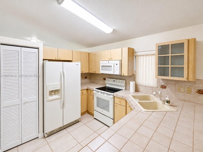 Building Photo - 9999 NW 126th Terrace