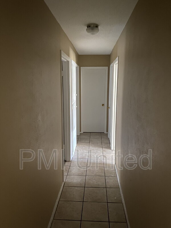 Building Photo - 3402 Hastings Dr