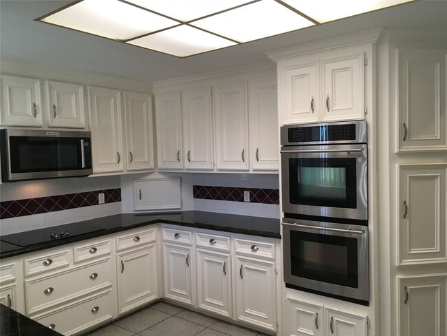 Building Photo - 2950 Glenn Lakes Ln