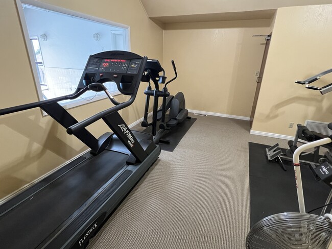 Building Photo - 1168 S Foothill Dr