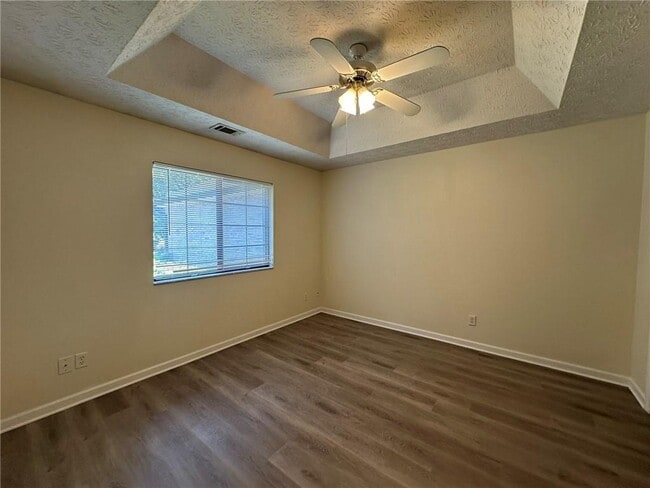 Building Photo - 3985 Hidden Hollow Dr