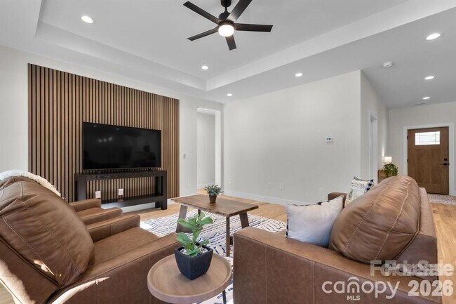 Building Photo - 548 Car Farm Rd