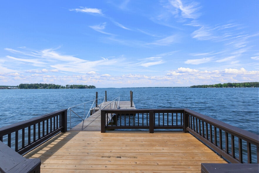 Private lake front access - 112 Plymouth Pass Dr