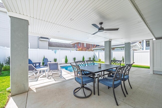 Building Photo - 26 S Rosborough Ave