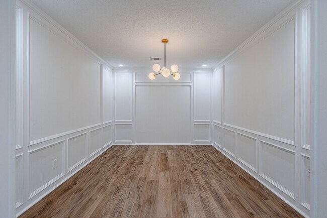 Building Photo - 3406 Forest Village Dr
