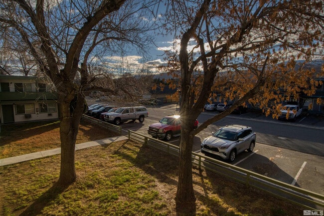 Building Photo - 511 Country Village Dr