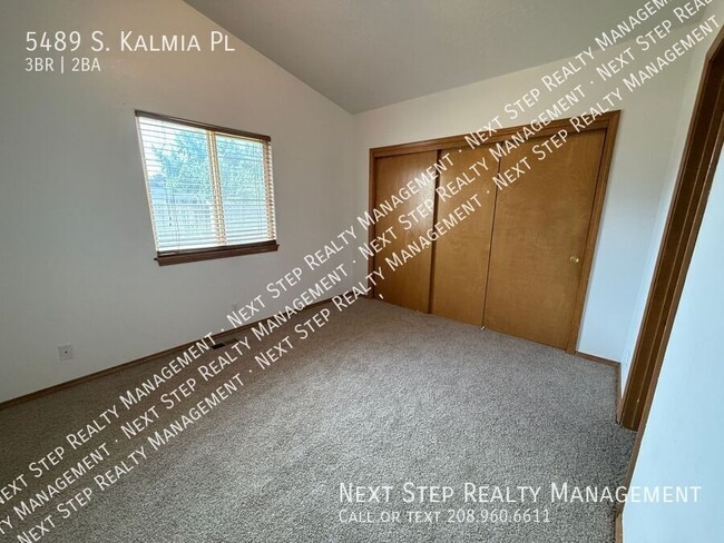 Building Photo - 5489 S Kalmia Pl