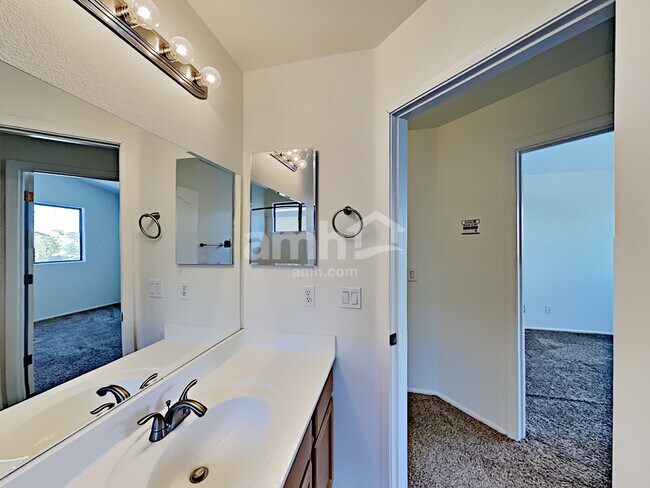 Building Photo - 12323 W Medlock Dr