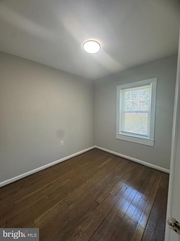 Building Photo - 450 Roundview Rd