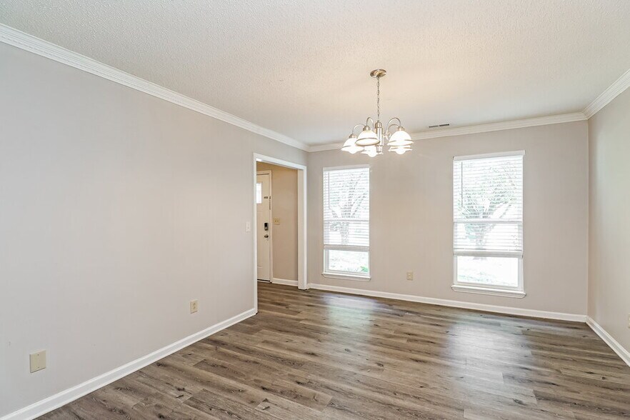Building Photo - 2341 Castlecomer Dr